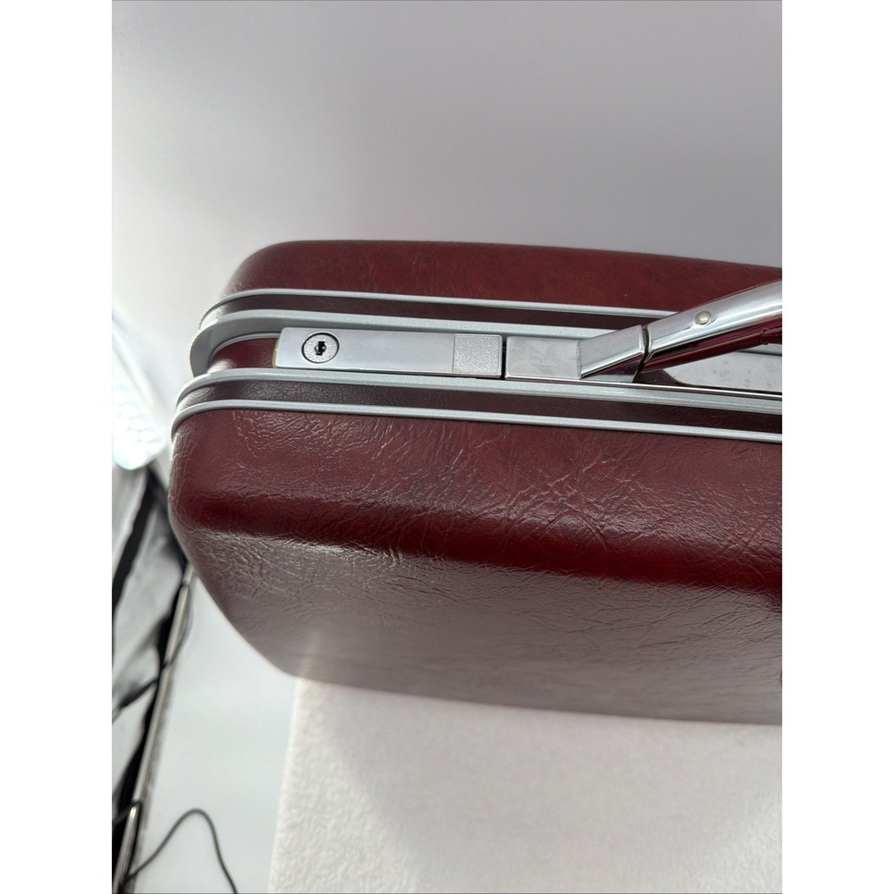 Vintage Samsonite Profile Burgundy Red Hard Shell Suitcase 22x15x8 Great Inside - Picture 3 of 10